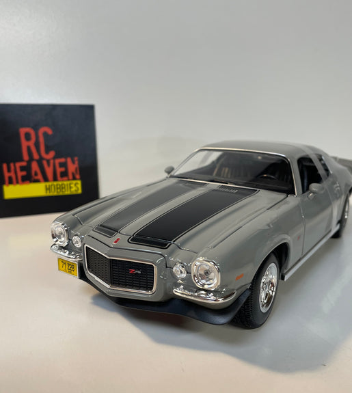 Maisto 1:18 Scale 1971 Chevrolet Camaro Diecast Model Car American Muscle Grey.