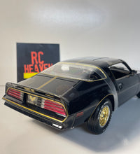 Maisto 1977 Pontiac Firebird Trans Am 1:18 Scale Die cast Model Car.