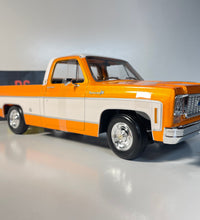 Maisto 1/18 Scale - 1974 Chevrolet C10 Cheyenne Super  - Orange Diecast Model.