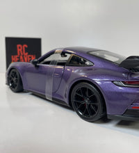 Maisto Diecast Model Special Edition 1:18 scale Porsche 911 GT3 Purple.