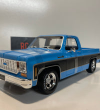 Maisto 1/18 Scale - 1974 Chevrolet C10 Cheyenne Super  - Blue & Black Diecast Model.
