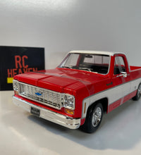 Maisto 1/18 Scale - 1974 Chevrolet C10 Cheyenne Super  - Red Diecast Model.