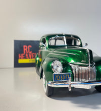 Maisto 1939 Ford Deluxe Coupe  1/18 Scale Diecast Model American Classic Car.