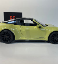 Maisto Porsche 911 Targa 4 GTS 992.2 1/18 Scale Diecast Model Car Super Car.