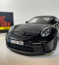 Maisto Diecast Model Special Edition 1:18 scale Porsche 911 GT3 Black.