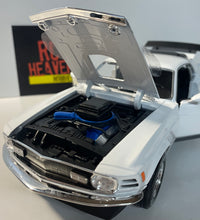 Maisto 1970 Ford Mustang Mach 1 - 1/18 Scale Diecast Model American Muscle Car.