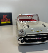 Maisto 1/18 Scale - 1957 Chevrolet Bel Air Coupe Diecast Model Car.