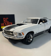 Maisto 1970 Ford Mustang Mach 1 - 1/18 Scale Diecast Model American Muscle Car.