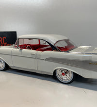 Maisto 1/18 Scale - 1957 Chevrolet Bel Air Coupe Diecast Model Car.