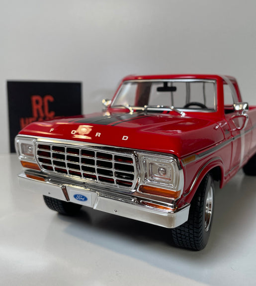 Maisto 1979 Ford F150 Pick Up 1/18 Scale Diecast Model American Muscle Car Red.