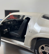 Maisto 1:18 Scale 1971 Chevrolet Camaro Diecast Model Car American Muscle