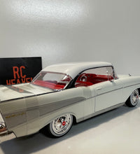 Maisto 1/18 Scale - 1957 Chevrolet Bel Air Coupe Diecast Model Car.