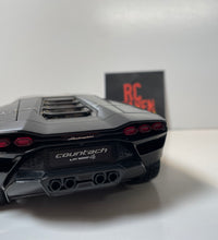 Maisto Lamborghini Countach LPI 800 - 4 1/18 Scale Diecast Model Car.