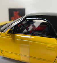 Maisto Ford Thunderbird 1/18 Scale Diecast Model Car Yellow.