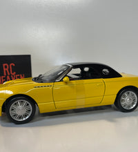 Maisto Ford Thunderbird 1/18 Scale Diecast Model Car Yellow.