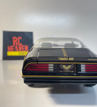 Maisto 1977 Pontiac Firebird Trans Am 1:18 Scale Die cast Model Car.