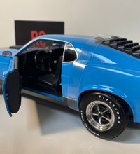 Maisto 1970 Ford Mustang Mach 1 - 1/18 Scale Diecast Model American Muscle Car.
