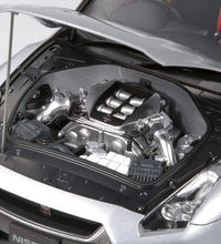 Tamiya 1/24 Scale Nissan GT-R Model Kit No: 24300