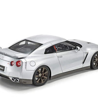 Tamiya 1/24 Scale Nissan GT-R Model Kit No: 24300