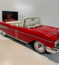 Maisto 1/18 Scale - 1957 Chevrolet Bel Air Concertible Diecast Model Car.