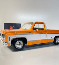 Maisto 1/18 Scale - 1974 Chevrolet C10 Cheyenne Super  - Orange Diecast Model.