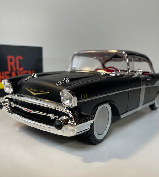 Maisto 1/18 Scale - 1957 Chevrolet Bel Air Coupe Diecast Model Car Custom Hot Rod.