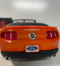 Maisto 2010 Ford Mustang GT Convertible 1/18 Scale Diecast Model Car Orange.