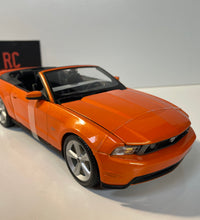 Maisto 2010 Ford Mustang GT Convertible 1/18 Scale Diecast Model Car Orange.