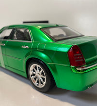 Maisto 2005 Chrysler Hemi 300c 1:18 Scale Diecast Model Car.