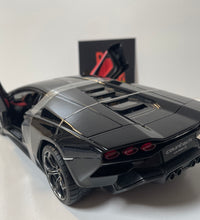 Maisto Lamborghini Countach LPI 800 - 4 1/18 Scale Diecast Model Car.