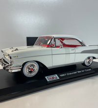 Maisto 1/18 Scale - 1957 Chevrolet Bel Air Coupe Diecast Model Car.