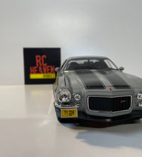 Maisto 1:18 Scale 1971 Chevrolet Camaro Diecast Model Car American Muscle Grey.