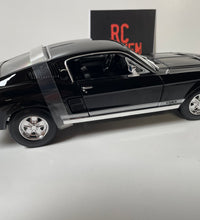 Maisto 1967 Ford Mustang GTA Fastback 1/18 Diecast Model American Muscle Car