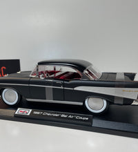 Maisto 1/18 Scale - 1957 Chevrolet Bel Air Coupe Diecast Model Car Custom Hot Rod.