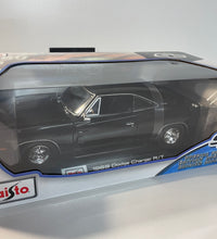 Maisto 1969 Dodge Charger R/T 1/18 Scale Diecast Model American Muscle Car.
