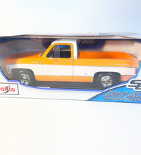 Maisto 1/18 Scale - 1974 Chevrolet C10 Cheyenne Super  - Orange Diecast Model.