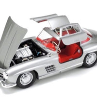 Tamiya 1/24 Scale Mercedes Benz 300SL Plastic Model Kit No: 24338