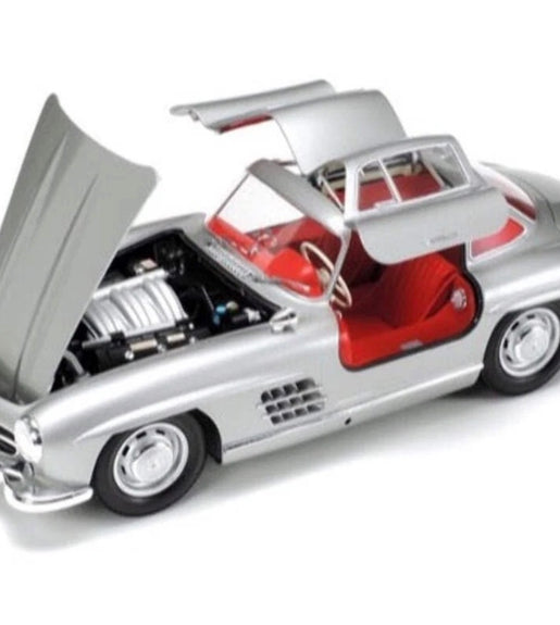 Tamiya 1/24 Scale Mercedes Benz 300SL Plastic Model Kit No: 24338