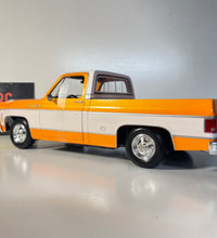 Maisto 1/18 Scale - 1974 Chevrolet C10 Cheyenne Super  - Orange Diecast Model.