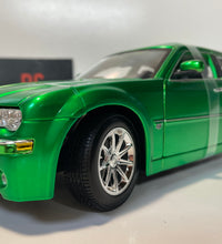 Maisto 2005 Chrysler Hemi 300c 1:18 Scale Diecast Model Car.
