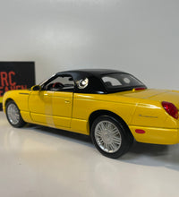 Maisto Ford Thunderbird 1/18 Scale Diecast Model Car Yellow.