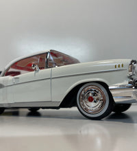 Maisto 1/18 Scale - 1957 Chevrolet Bel Air Coupe Diecast Model Car.