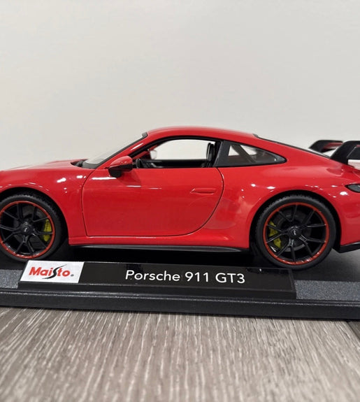 Maisto Diecast Model Special Edition 1:18 scale Porsche 911 GT3 Red.