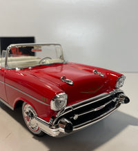 Maisto 1/18 Scale - 1957 Chevrolet Bel Air Concertible Diecast Model Car.