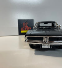 Maisto 1969 Dodge Charger R/T 1/18 Scale Diecast Model American Muscle Car.