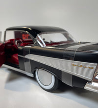 Maisto 1/18 Scale - 1957 Chevrolet Bel Air Coupe Diecast Model Car Custom Hot Rod.