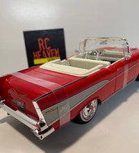 Maisto 1/18 Scale - 1957 Chevrolet Bel Air Concertible Diecast Model Car.