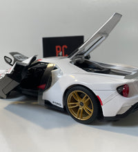 Maisto Ford GT 2021 Ford Heritage 1:18 Scale Diecast Model Car.