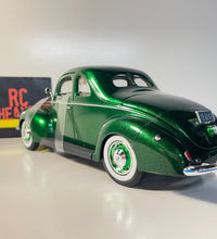Maisto 1939 Ford Deluxe Coupe  1/18 Scale Diecast Model American Classic Car.