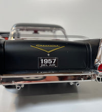 Maisto 1/18 Scale - 1957 Chevrolet Bel Air Coupe Diecast Model Car Custom Hot Rod.